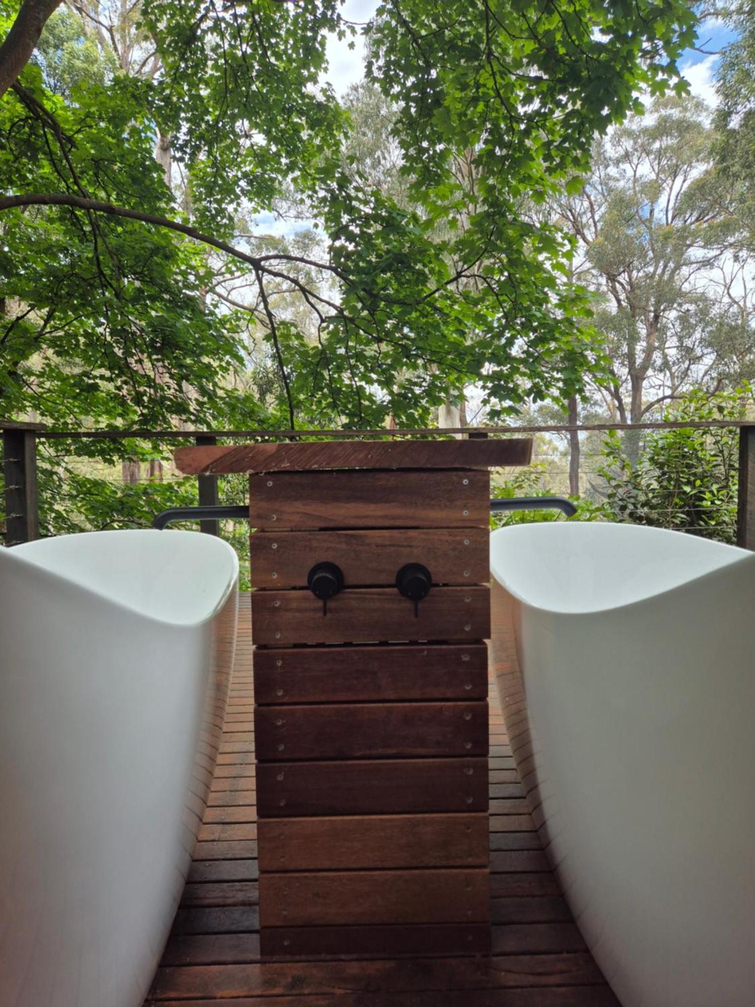 Romantic Getaway - 2 Luxe Outdoor Baths Mount Macedon