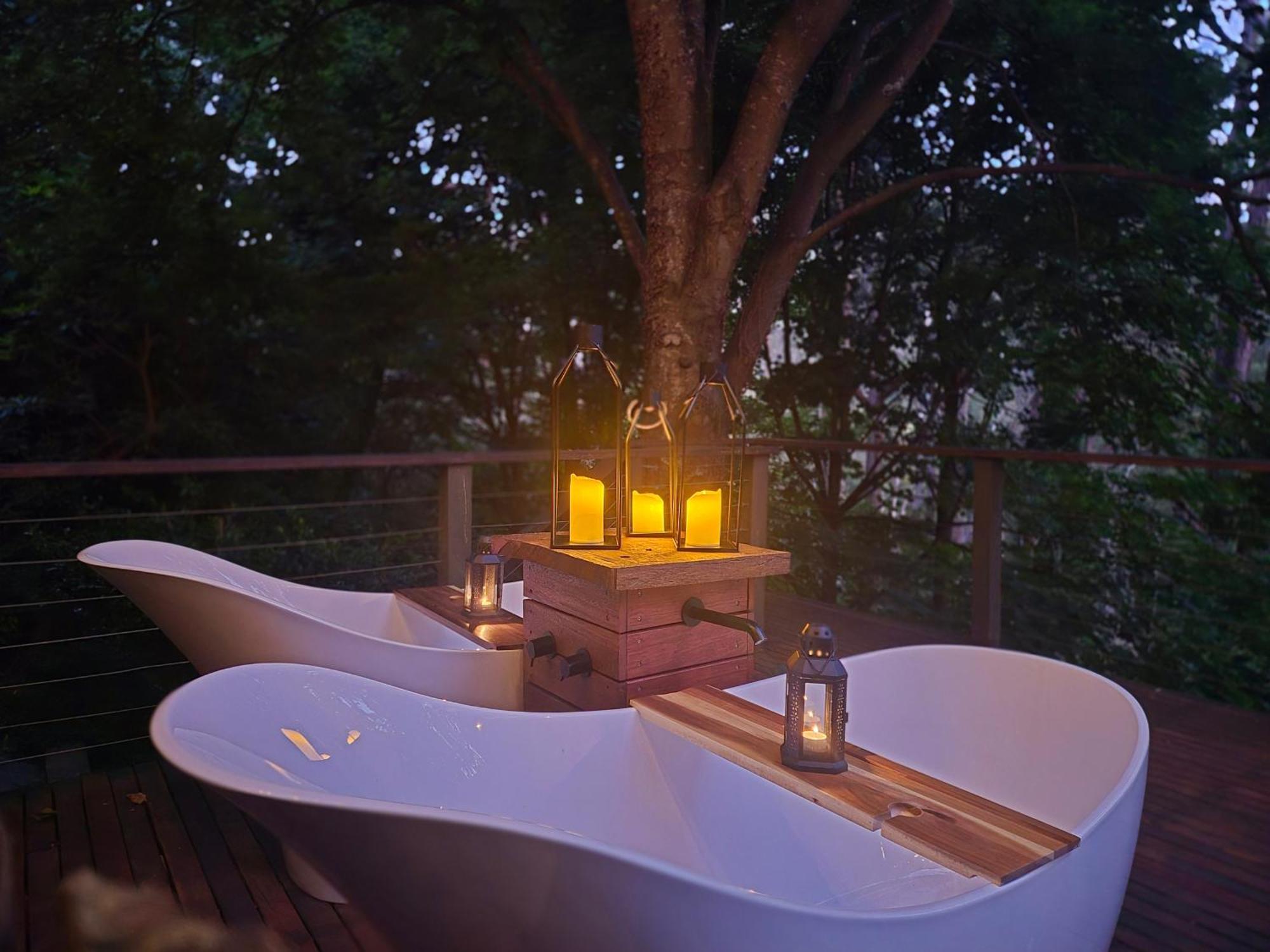 Romantic Getaway - 2 Luxe Outdoor Baths